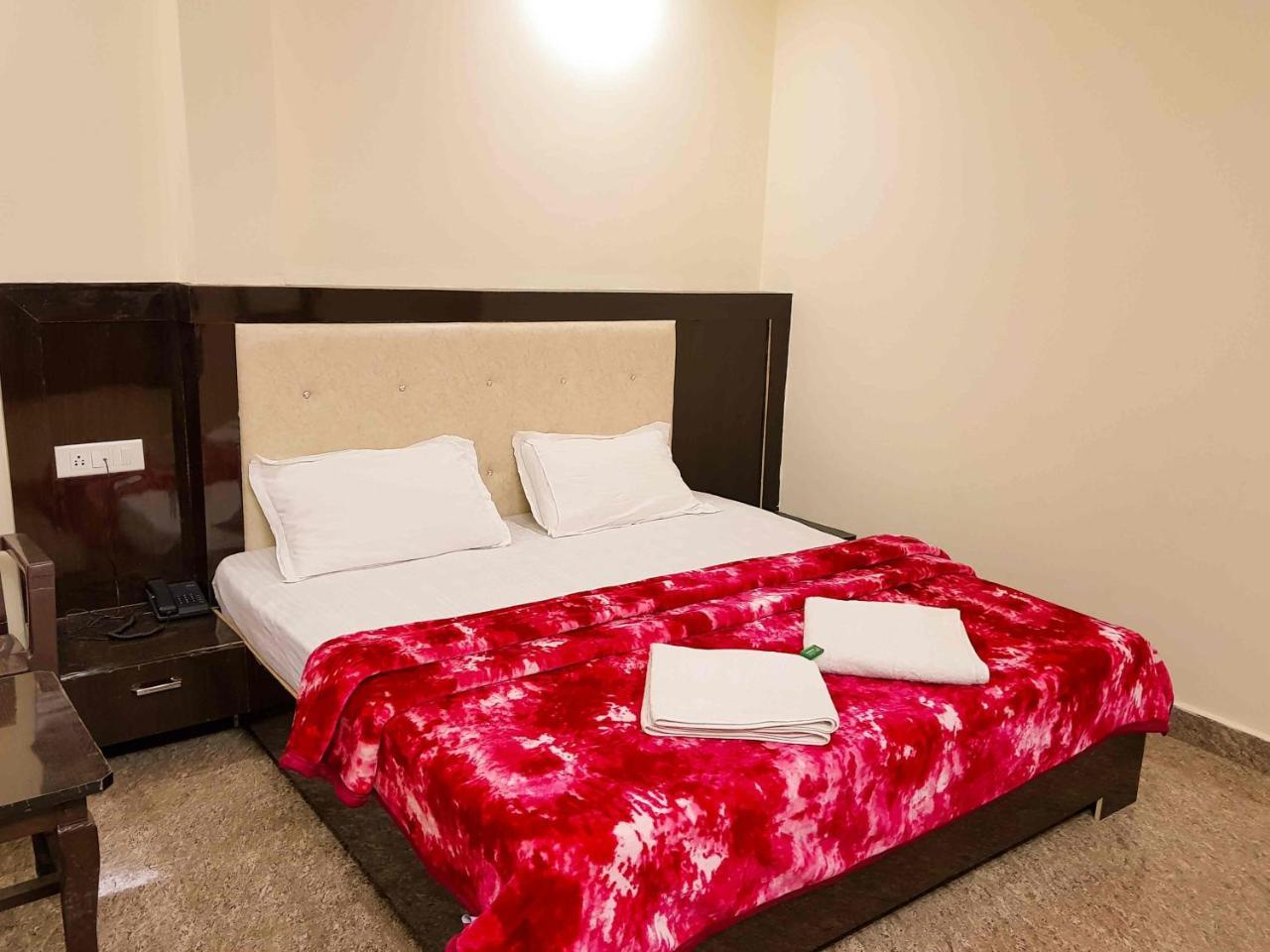 דלהאוזי Hotel Homely Abode מראה חיצוני תמונה