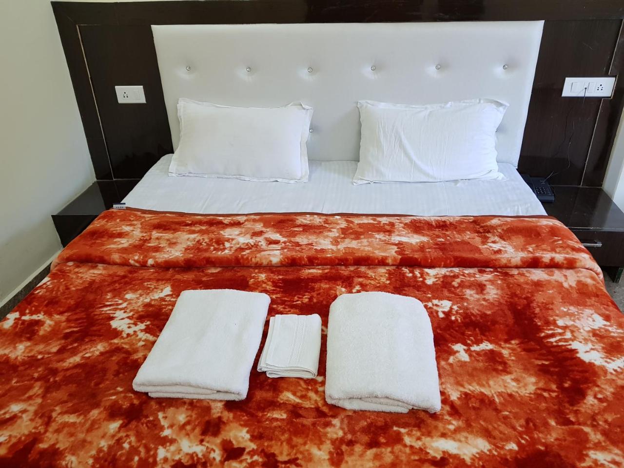 דלהאוזי Hotel Homely Abode מראה חיצוני תמונה